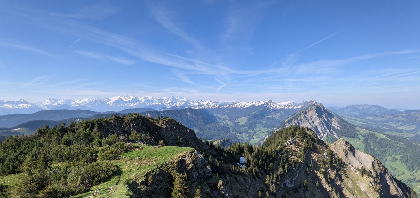 Aussicht Berner Alpen vom Blauen Tossen - &copy; Simon Rüfenacht