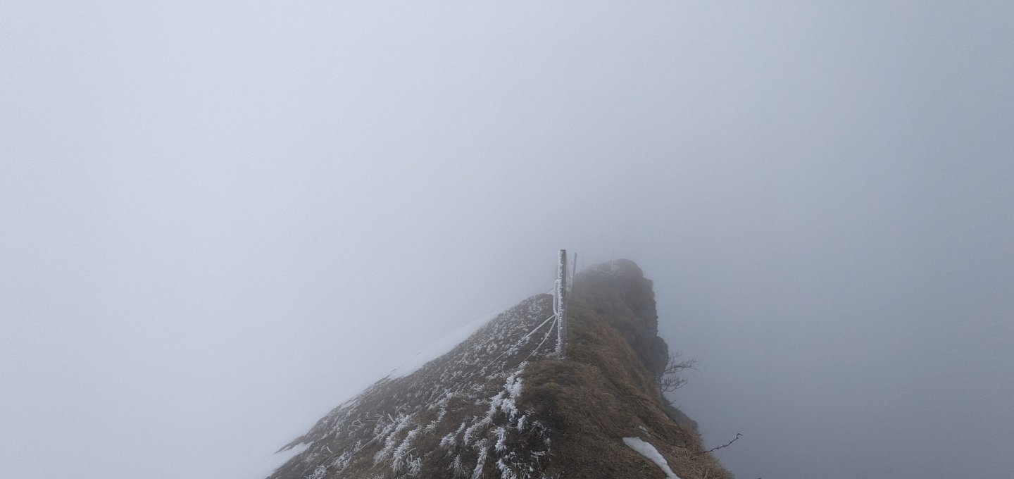 Sensationelle Aussicht am Beichlekreuz - &copy; Simon Rüfenacht