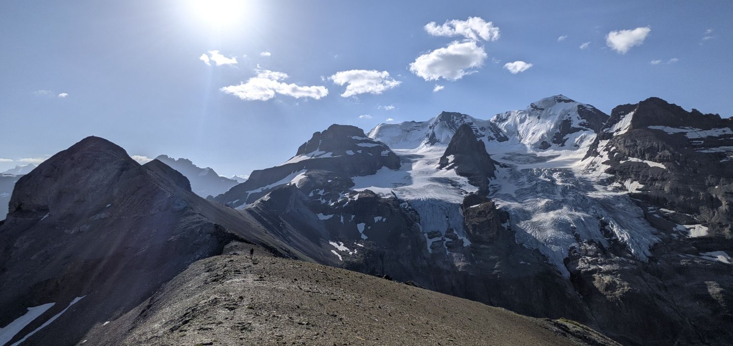 Grandiose Aussicht auf die Blüemlisalpgruppe - &copy; Simon Rüfenacht