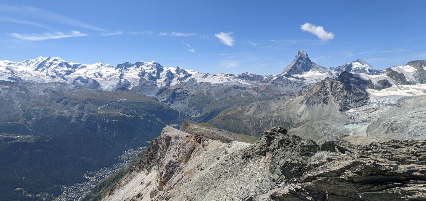 Aussicht vom Platthorn, im Hintergrund Matterhorn - &copy; Simon Rüfenacht
