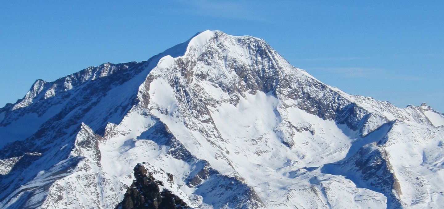Weissmies von Südwesten. © Georges Sanga - <a href='https://www.sac-cas.ch/de/huetten-und-touren/sac-tourenportal/weissmies-2192/hochtouren/' target='_blank' rel='noopener'>SAC</a>