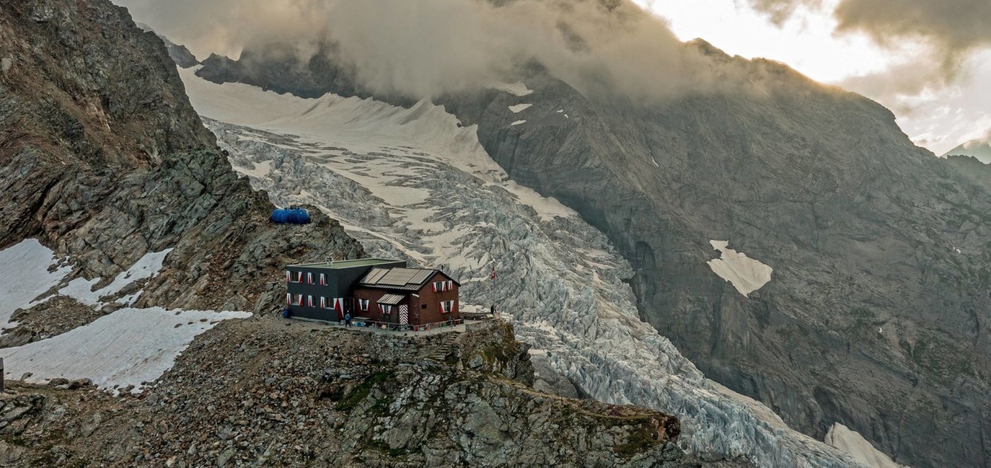 Dossenhütte SAC, Aussenansicht. © Mathias Josi - <a href='https://www.sac-cas.ch/de/huetten-und-touren/sac-tourenportal/dossenhuette-sac-2147000082/' target='_blank' rel='noopener'>SAC</a>