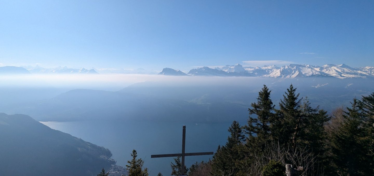 &copy; Simon Rüfenacht - 06.04.2025